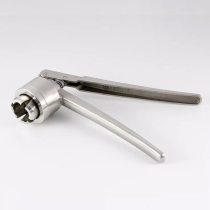 用于香水、口服液铝盖、先灵瓶的 20 毫米手动青霉素瓶盖压盖机