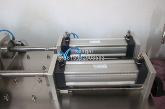 5-5000 毫升 G2WY 半自动卧式气动双头液体灌装机，适用于牛奶、饮料、洗发水、油、水、果汁