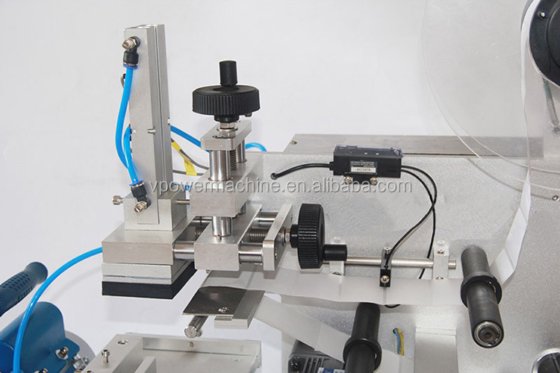 广州工厂 LT60 半自动平瓶不干胶贴标机，适用于平面、洗发水、洗衣粉