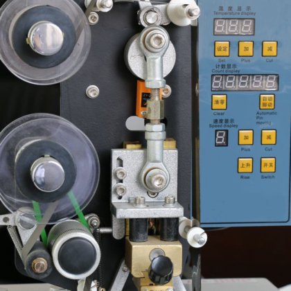 用于塑料薄膜和热带收缩标签的广州工厂电热复合膜塑料袋加热丝带打码机