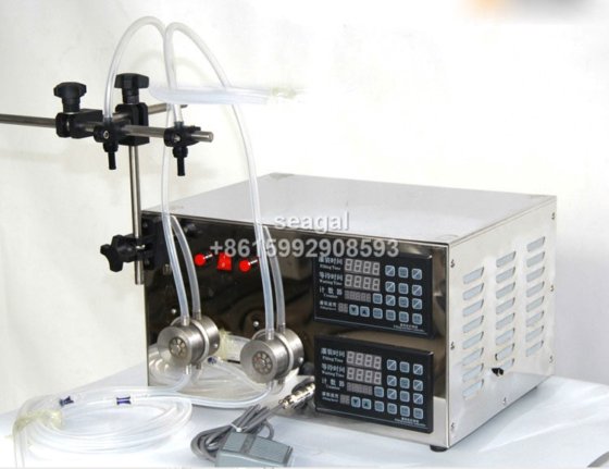 半自动双头高精度磁力泵灌装机，用于软饮料、香水、油、饮料、化妆品液体灌装