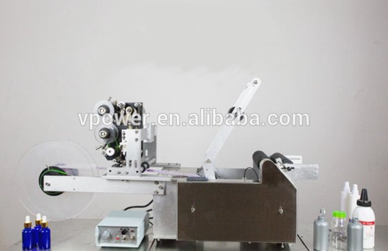 半自动贴标机，适用于不同尺寸的圆形玻璃瓶/塑料瓶，带代码打印机的贴标机