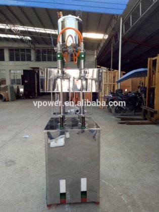 小型手动四头苏打水灌装设备 碳酸饮料液体灌装机