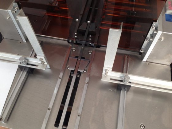 全自动钢印压花烫金墨轮两用医药纸盒箱包打码机