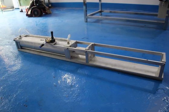 广州精油手工皂推注机（带圆管模具），洁厕皂推注挤出机