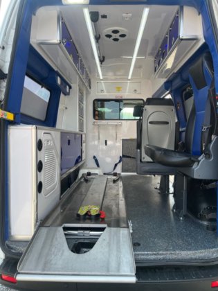 2021年式フォード トランジット カスタム 救急車 L2H2