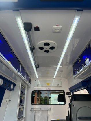 2021年式フォード トランジット カスタム 救急車 L2H2