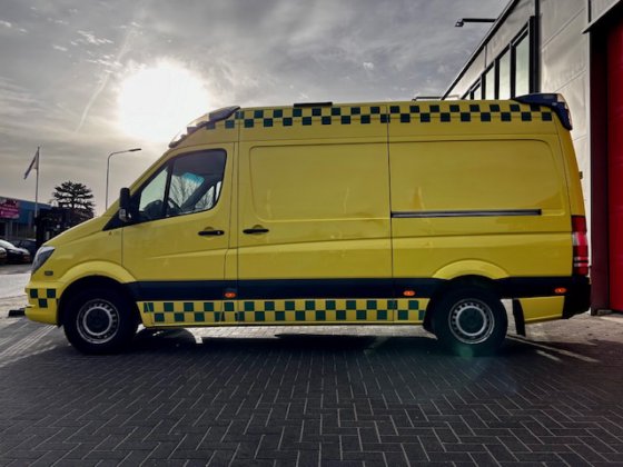 2015款梅赛德斯-奔驰 316 CDI 救护车 L2H2