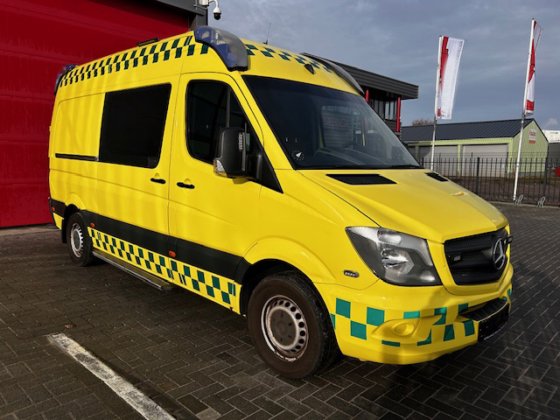 2015款梅赛德斯-奔驰 316 CDI 救护车 L2H2