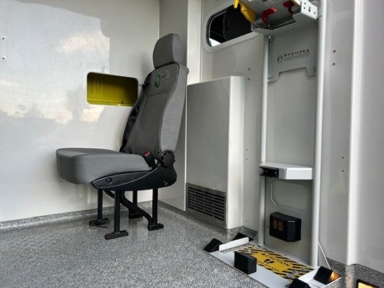 2015款梅赛德斯-奔驰 316 CDI 救护车 L2H2