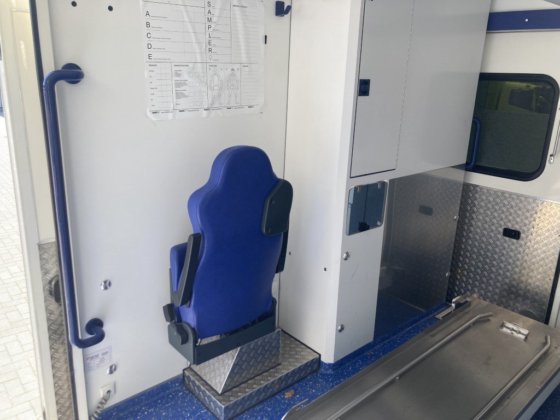 2018款奔驰419救护车集装箱