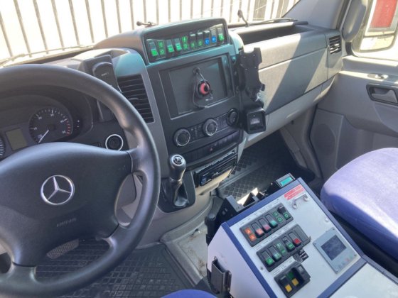 2018款奔驰419救护车集装箱