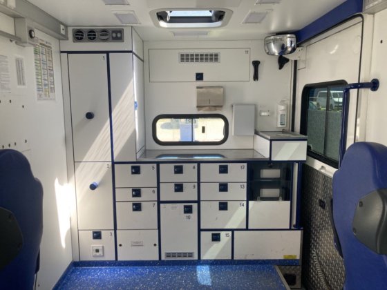 2018款奔驰419救护车集装箱