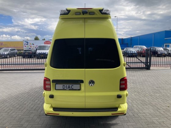 2017年式フォルクスワーゲンT6救急車