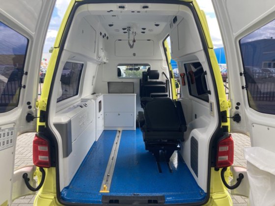 2017年式フォルクスワーゲンT6救急車