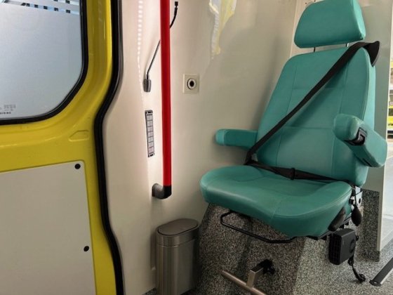 2018款梅赛德斯-奔驰319 Cdi柴油救护车L2H2