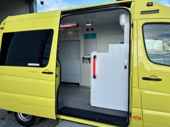 2018款梅赛德斯-奔驰319 Cdi柴油救护车L2H2