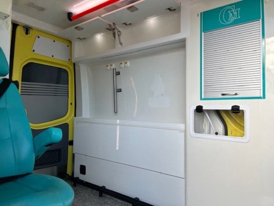 2018款梅赛德斯-奔驰319 Cdi柴油救护车L2H2