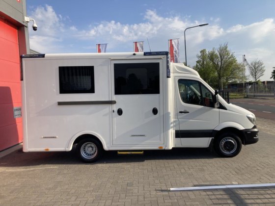 2018款奔驰419救护车集装箱