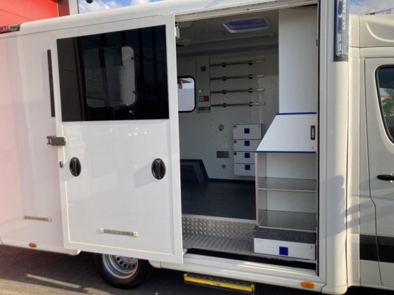 2018款奔驰419救护车集装箱