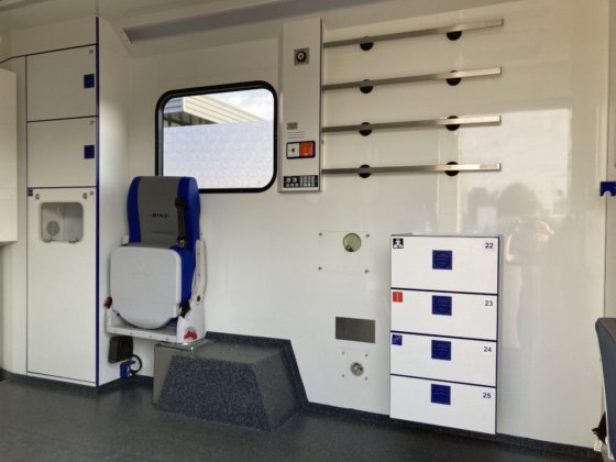 2018款奔驰419救护车集装箱