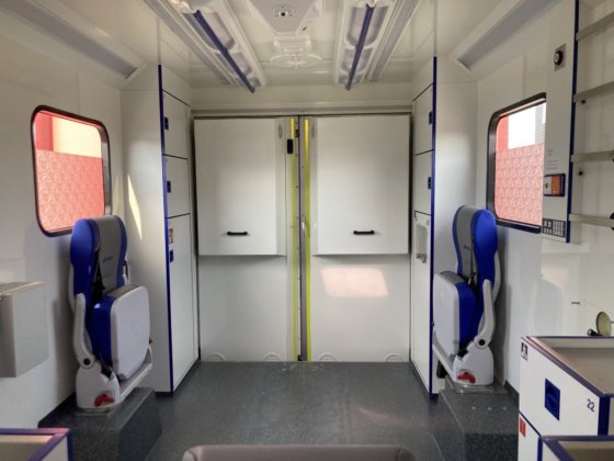 2018款奔驰419救护车集装箱