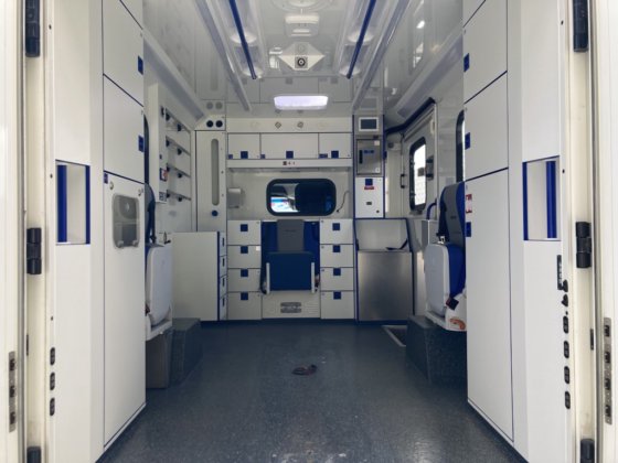 2018款奔驰419救护车集装箱