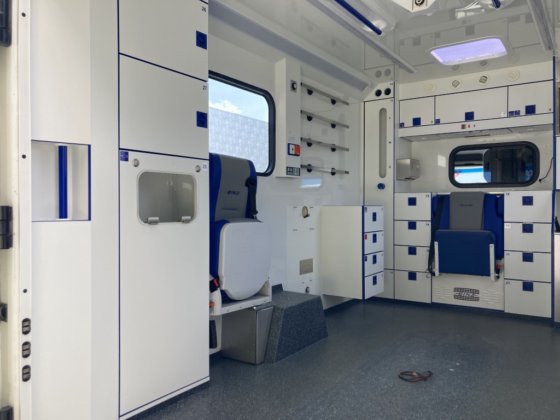 2018款奔驰419救护车集装箱