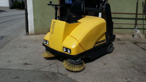 Kärcher Kehrsaugmaschine KMR 1250 in
