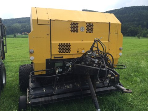 2007 New Holland BR560A in