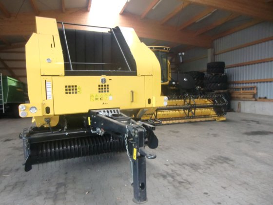 2013 New Holland BR 7070