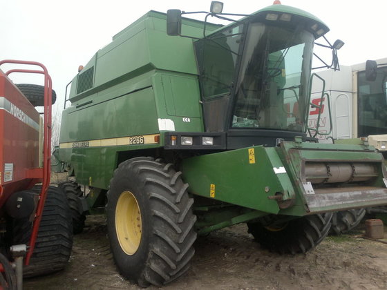 1998 John Deere 2266 kombájn