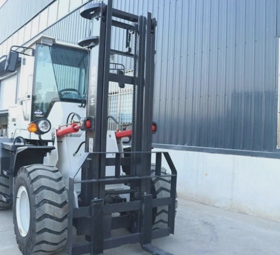 中国のサプライヤ 3 トン、 3 メートルリフト、トラックモータフォークリフト、油圧式すべて