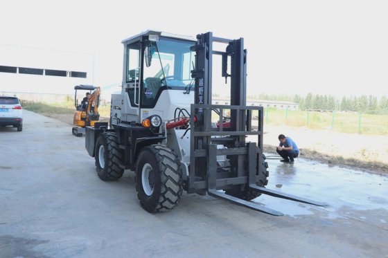 フォークリフトメーカー小型オフロードフォークリフト 3.5t ラフテレインフォークリフト