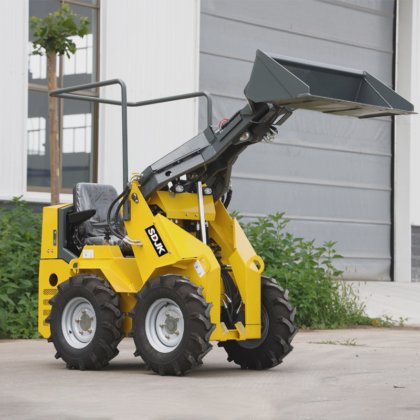 4 輪駆動の無料輸送新型ウォークトラック油圧ミニ 庭用にフロントローダエンジンを搭載したスキッドステアローダ