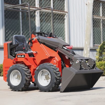 農業用建設用ミニスキッドステアローダ CE EPA エンジンディーゼル ホイールミニローダの販売には、ミニスキッドステアローダが安価です