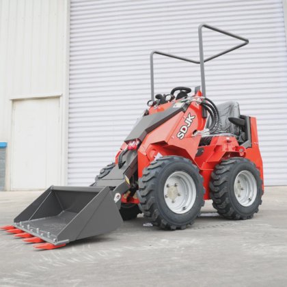 農業用建設用ミニスキッドステアローダ CE EPA エンジンディーゼル ホイールミニローダの販売には、ミニスキッドステアローダが安価です