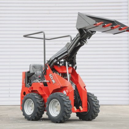 農業用建設用ミニスキッドステアローダ CE EPA エンジンディーゼル ホイールミニローダの販売には、ミニスキッドステアローダが安価です