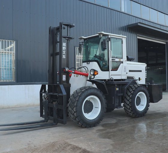 オフロードトラックラフテレインディーゼルロング 4WD フォークリフトの新設計