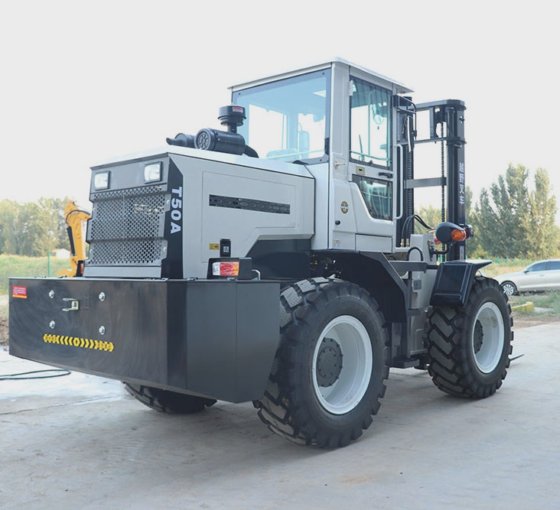 オフロードトラックラフテレインディーゼルロング 4WD フォークリフトの新設計