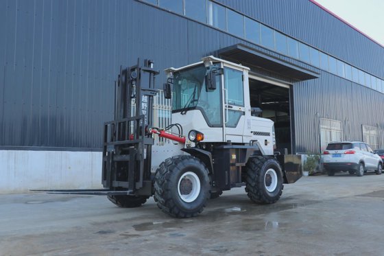 中国メーカーの油圧テレスコピック 3 トンオフロード / ラフテレインディーゼル