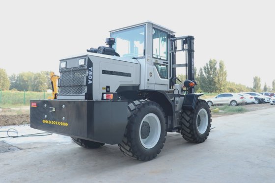 多目的ラフテレインフォークリフト新設計 3 トン - オフロード