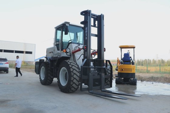 新型 3 トンオフロード / ラフテレインフォークリフト機械式トラックフォーク