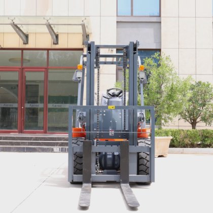 中国のサプライヤ 3 Ton ディーゼルフォークリフト油圧ミニディーゼルフォークリフト ヨーロッパおよびアメリカのディーゼルフォークリフトの価格の熱い販売