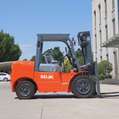 中国多機能新型フォークリフト 5 トンロードディーゼルフォークリフト 高品質油圧ディーゼルフォークリフトの販売