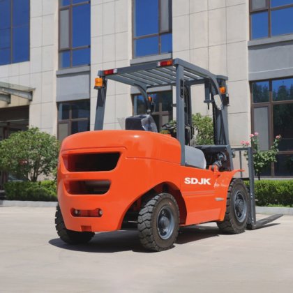 中国多機能新型フォークリフト 5 トンロードディーゼルフォークリフト 高品質油圧ディーゼルフォークリフトの販売