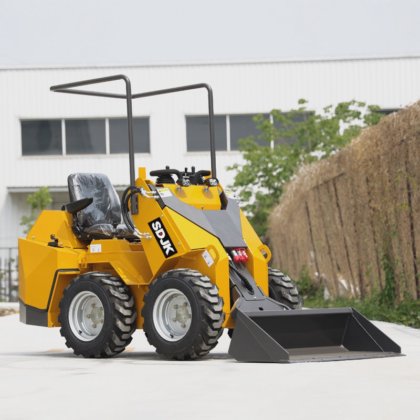 農業用建設用ミニスキッドステアローダ CE EPA エンジンディーゼル ホイールミニローダの販売には、ミニスキッドステアローダが安価です