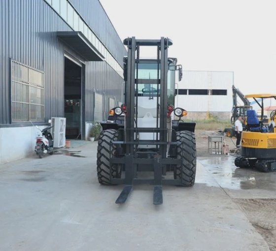 4 輪駆動の新型 Terrain ForkLift 工場ラフテレインフォークリフト屋外用