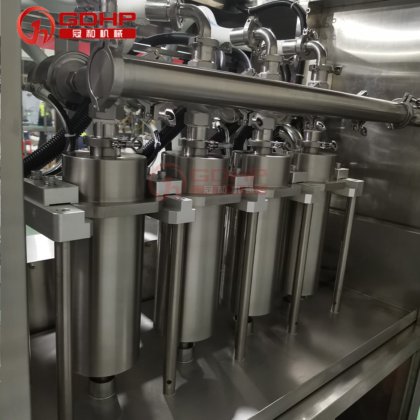 四头跟踪式灌装机，洗衣液洗发水沐浴露洗手液灌装机，洗护类灌装生产线