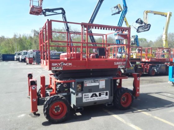 2017 Skyjack SJ6832RT